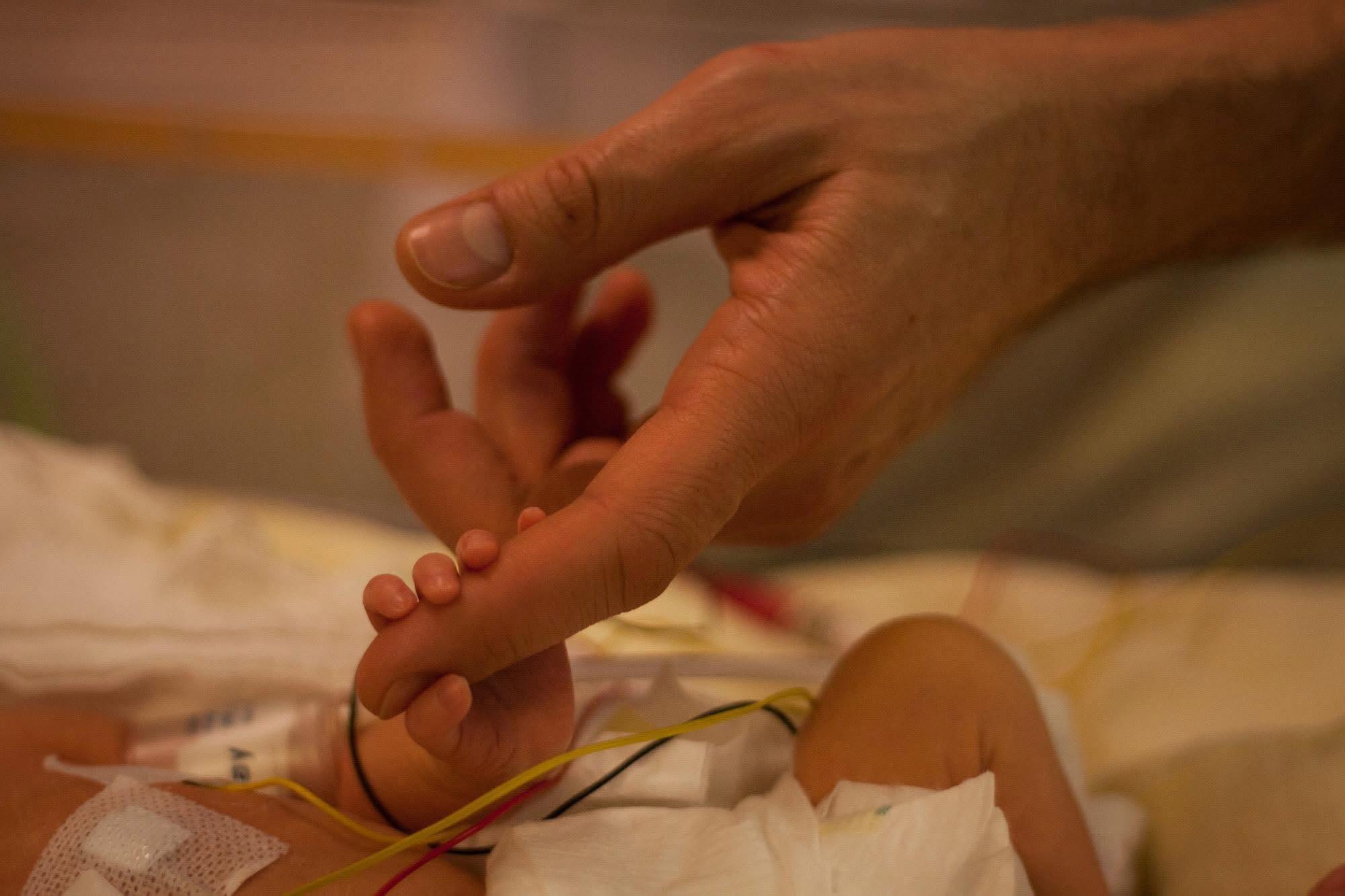 „Mi-e groază”. Strigătul medicului Cătălin Cîrstoveanu din secția de ATI de la Marie Curie, care rămâne fără asistente: „Copiii bolnavi din România nu au unde să se ducă”