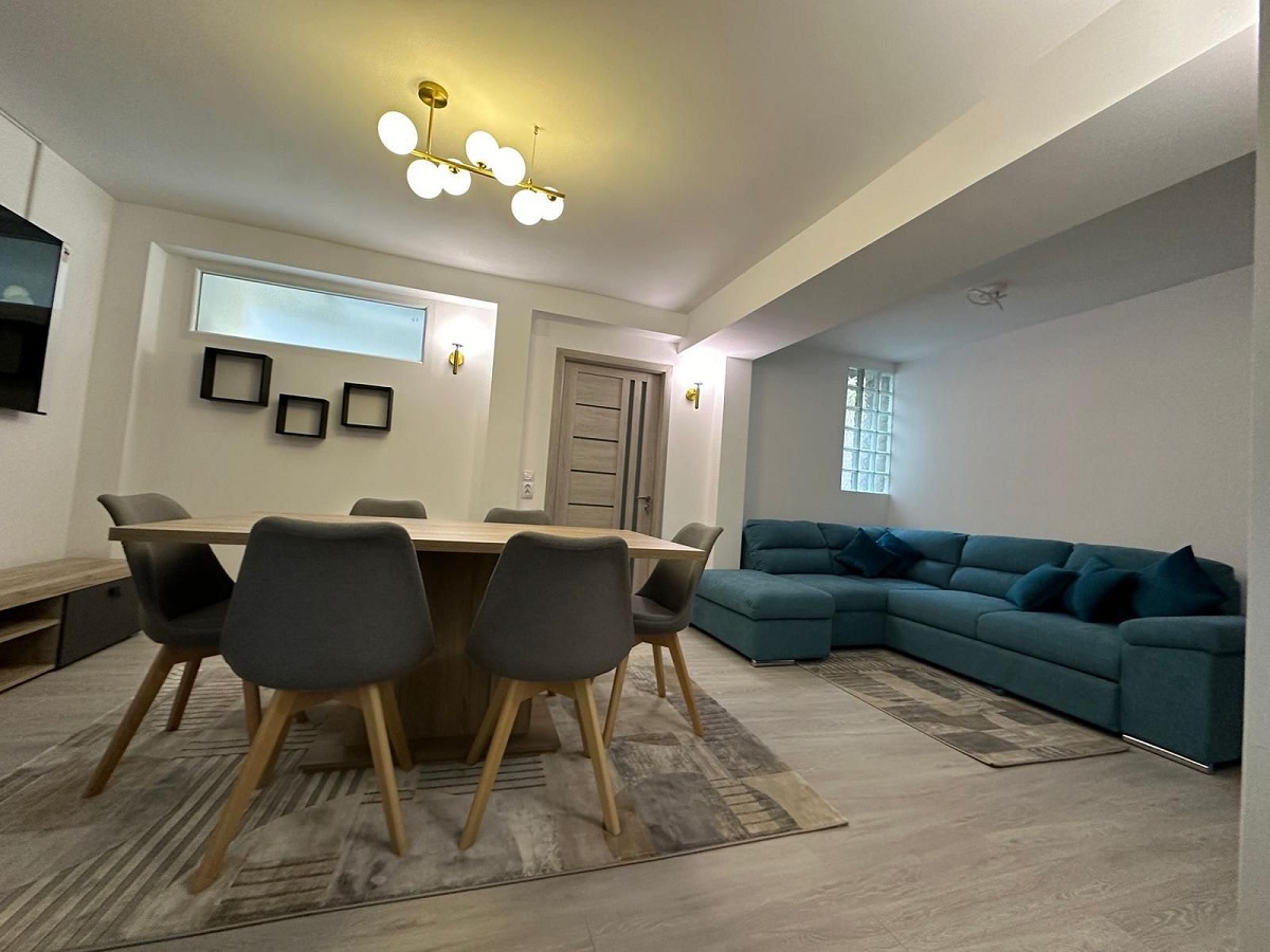 Imagini înainte și după cu apartamentul pe care Calina Dumitrescu l-ar fi distrus. Proprietara rupe tăcerea: „O pune pe mama ei sa se ocupe de mizeria pe care ea o face”