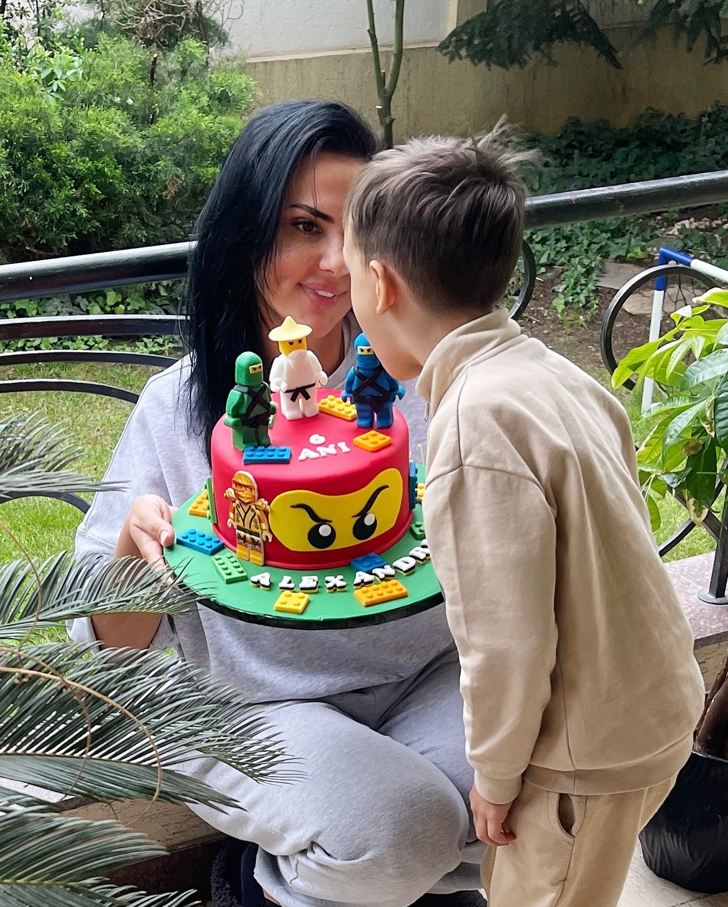 Alexandru, fiul Laviniei Pîrva și al lui Ștefan Bănică jr, a împlinit 6 ani. Imagini emoționante cu întreaga familie. „Te iubim infinit”
