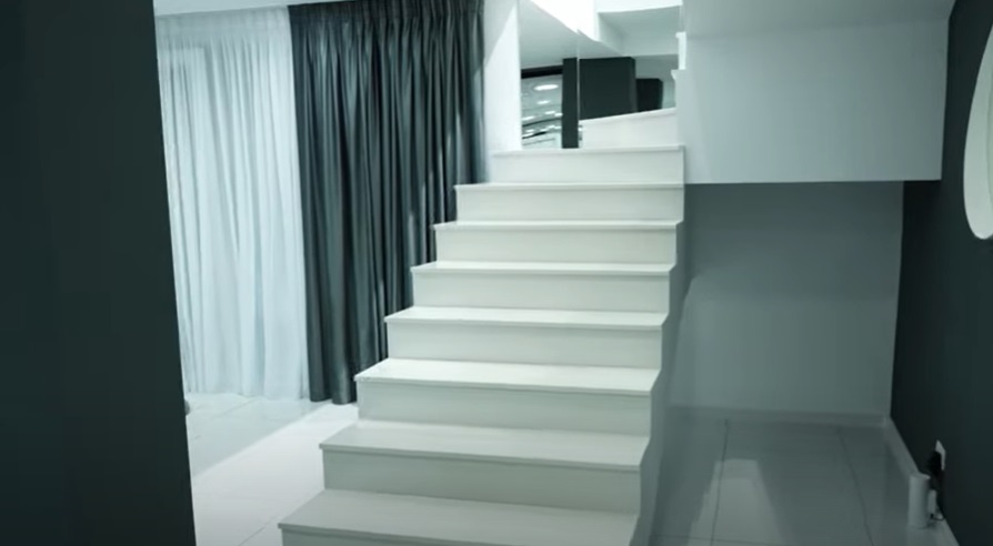 Noi imagini din casa lui Dorian Popa, după ce a renovat-o. Are propriul solar de bronzat și un garaj de lux unde își ține mașina de 300.000 de euro