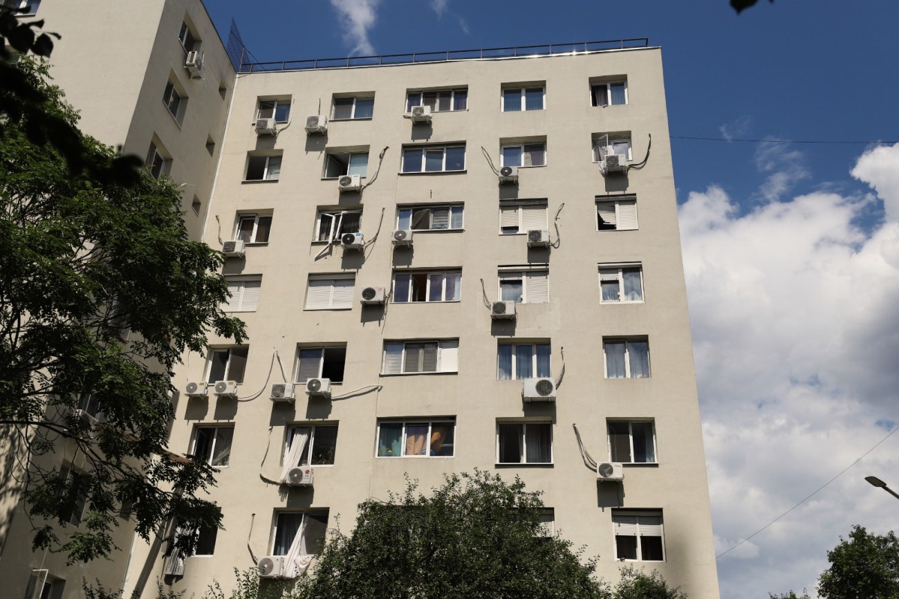 Locatarii blocului care a explodat în Rahova acum 9 luni și-au pierdut speranța: „Ne duc până la alegeri, atunci poate se mișcă lucrurile”