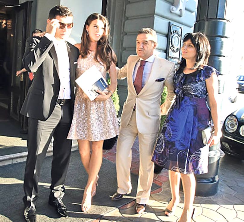 Cum arată Alina Vidican la 9 ani de la divorțul de Cristi Borcea. Anunțul făcut de Claude Senhoreti, actualul soț: „Dumnezeu ne-a binecuvântat”