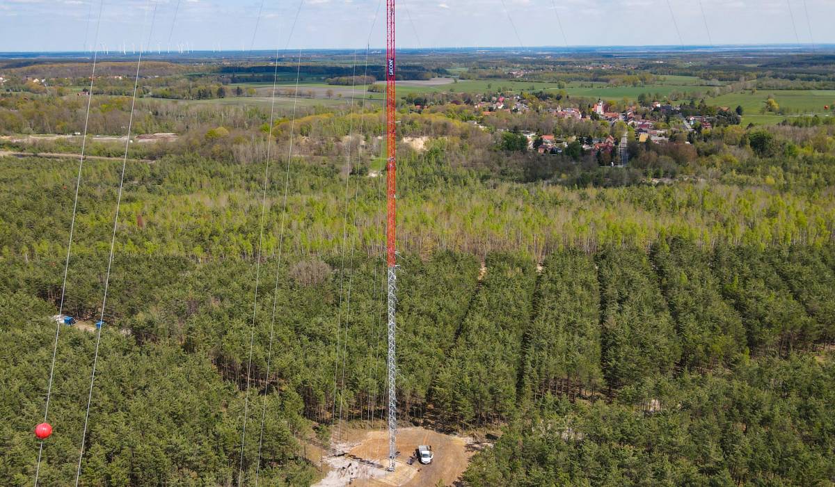 Germanii construiesc cu 25 de milioane de euro cea mai înaltă turbină eoliană din lume, de 365 de metri și 2.000 de tone de oțel, care va depăși Turnul Eiffel