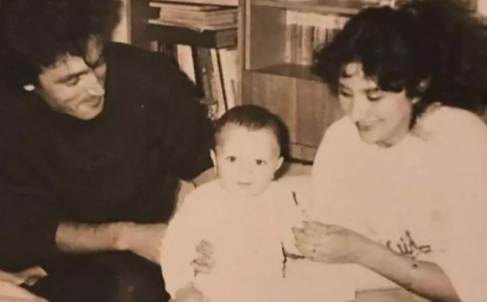 Imagini rare cu Viorica Dăncilă în tinerețe, înainte să intre în politică. Cum arăta brunetă și cu părul ondulat