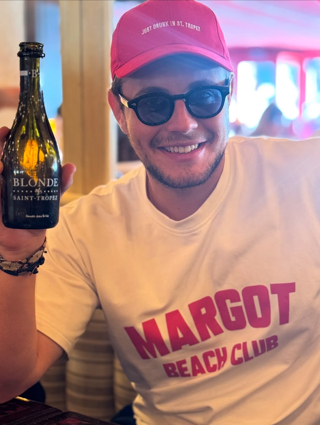 Cum a apărut Andreea Esca pe străzile din Saint Tropez. Vedeta se află în vacanță cu familia