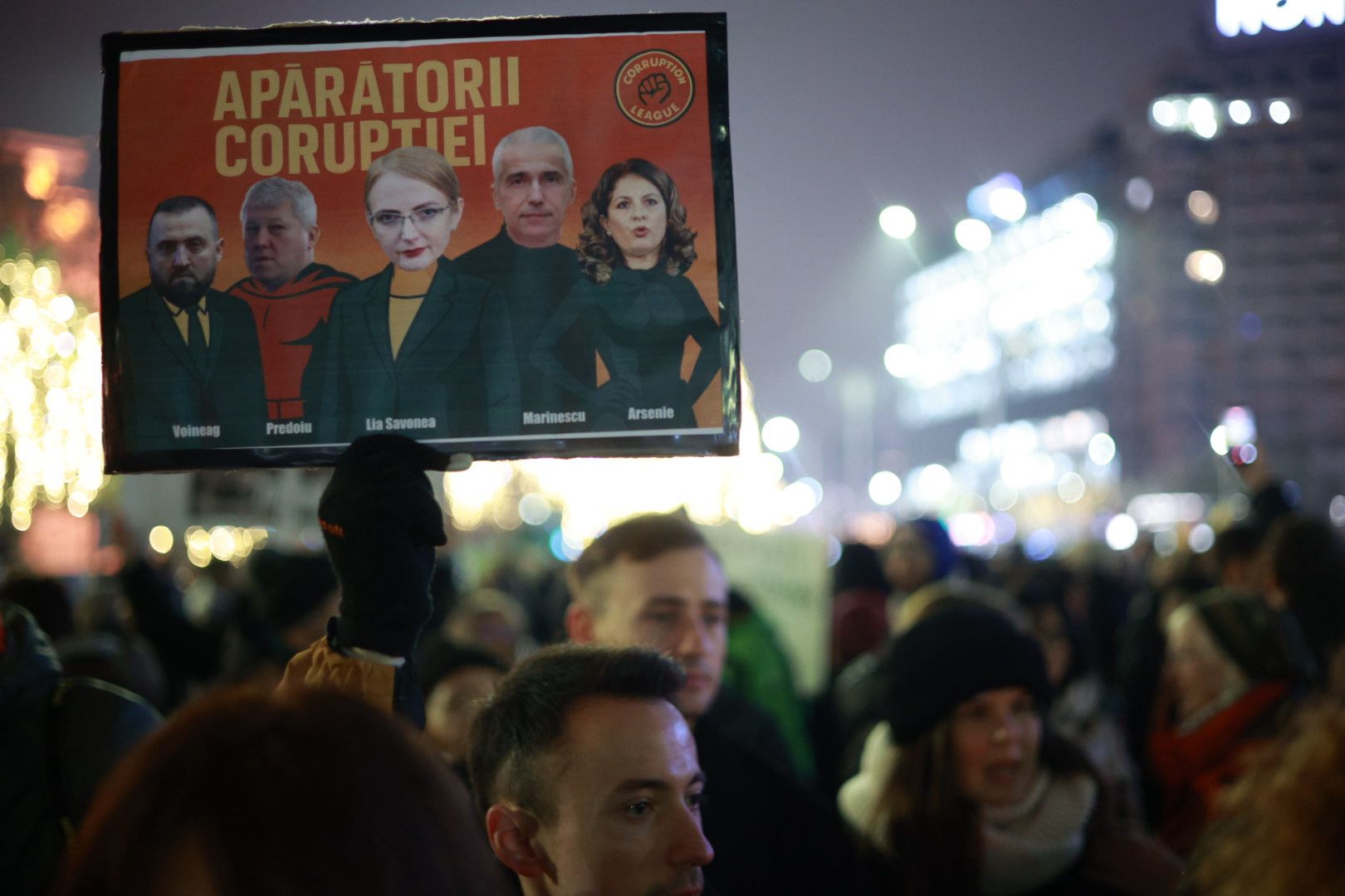 Marș pentru justiție în București: „Ați îngropat dosare / vă vrem la închisoare”/ Băsescu: MCV-ul ar putea fi reactivat