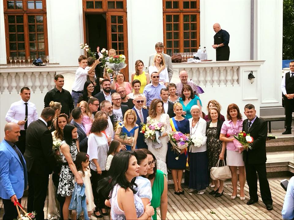 Gabriela Firea a oficiat căsătoria dintre jurnaliștii Ionela Năstase și Vlad Petreanu. "Cu un nod în gât și amintiri năvalnice" | FOTO
