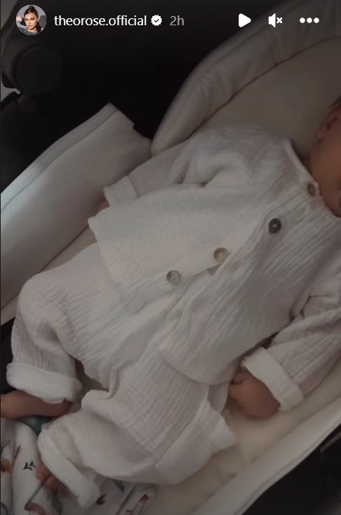 Imaginea postată de Theo Rose cu băiețelul ei. Cum l-a pozat chiar de dimineață vedeta pe Sasha