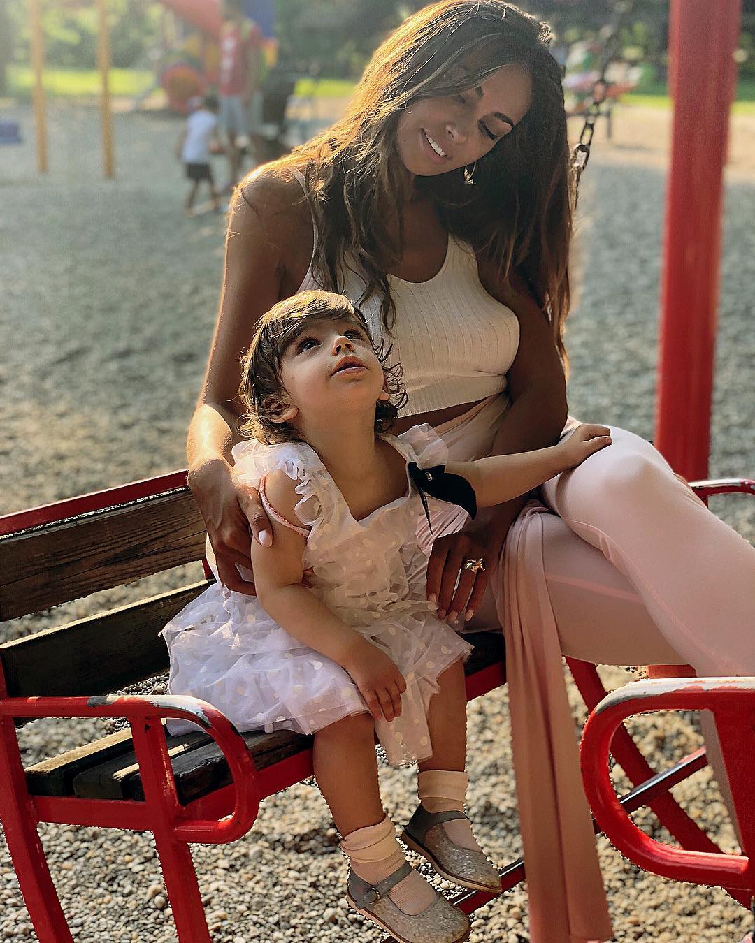 Mădălina Ghenea, mândră de fetița ei. Cum a educat-o pe Charlotte: „Trăiește altă realitate față de a mea, la Slatina. Vede ținute fabuloase, bijuterii”