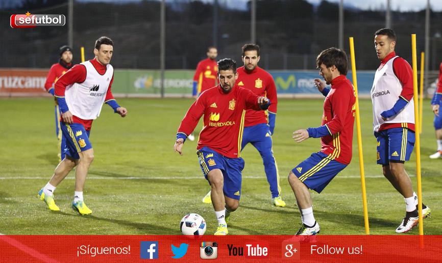 Spania vine la Cluj fără Sergio Busquets. Mijlocașul Barcelonei și-a fracturat un deget de la mână. Imagini inedite din cantonamentul campioanei europene și mondiale / GALERIE FOTO&VIDEO