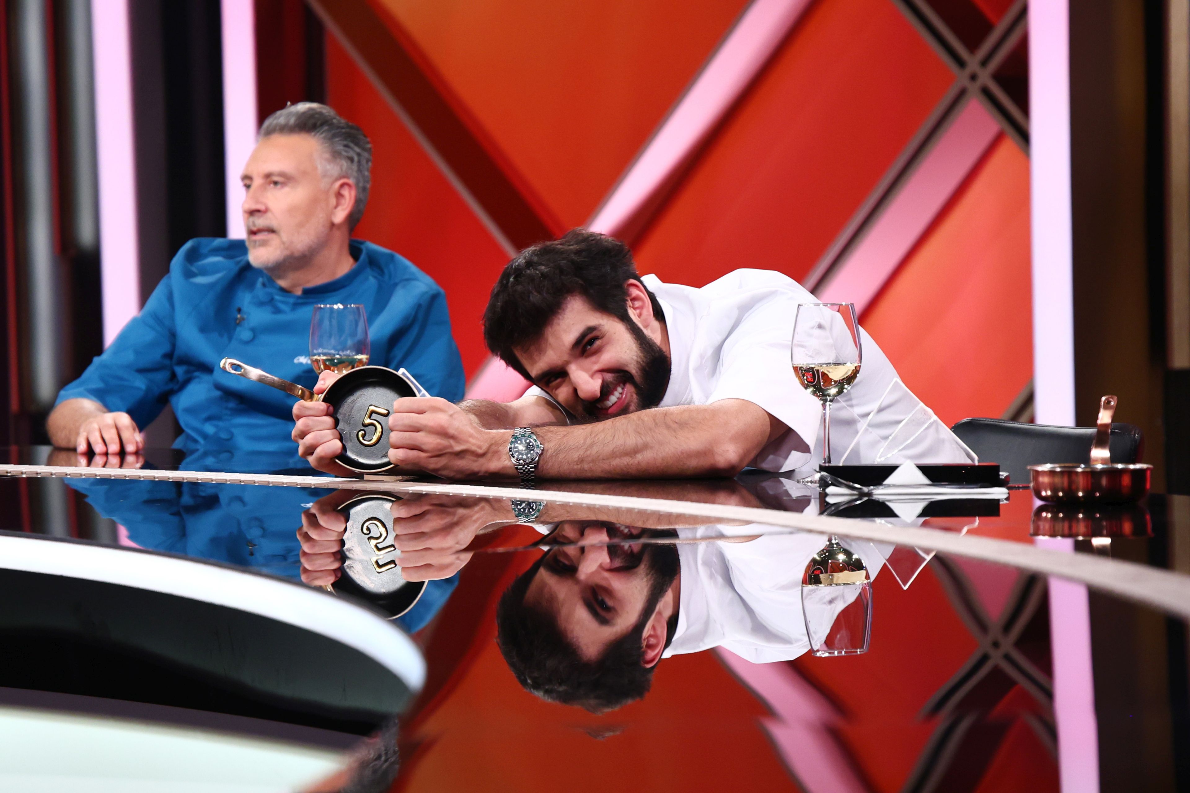 Care este clasamentul juraților de la „Chefi la cuțite” până acum, după 6 amulete. Topul decide câți concurenți va avea fiecare echipă