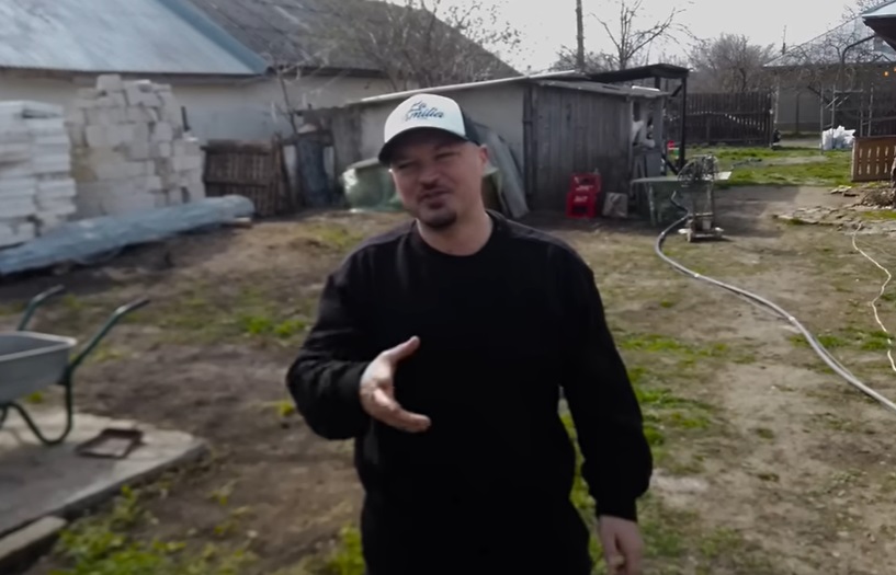 Noi imagini cu Puya la țară. Cum arată curtea și casa renovată: „Costă foarte puțin”