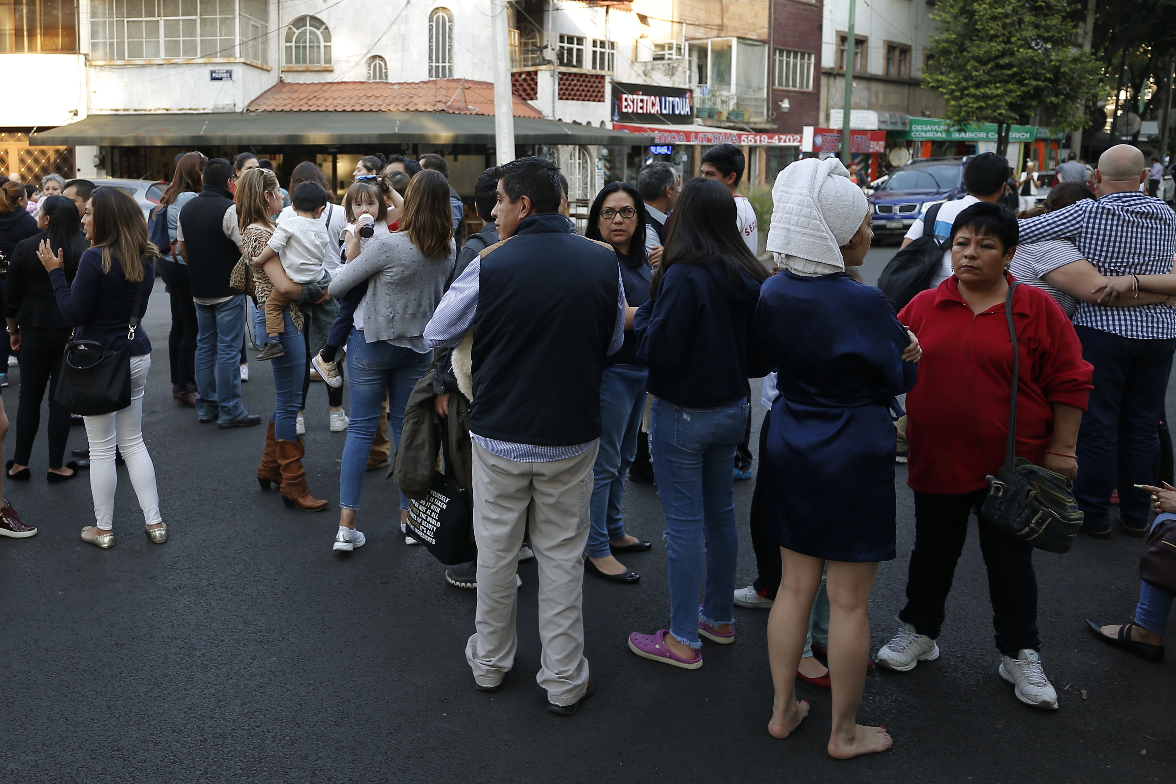 FOTO & VIDEO. Cutremur puternic, vineri noptea, în Mexic. Seismul de 7,2 grade s-a simțit și în capitala țării