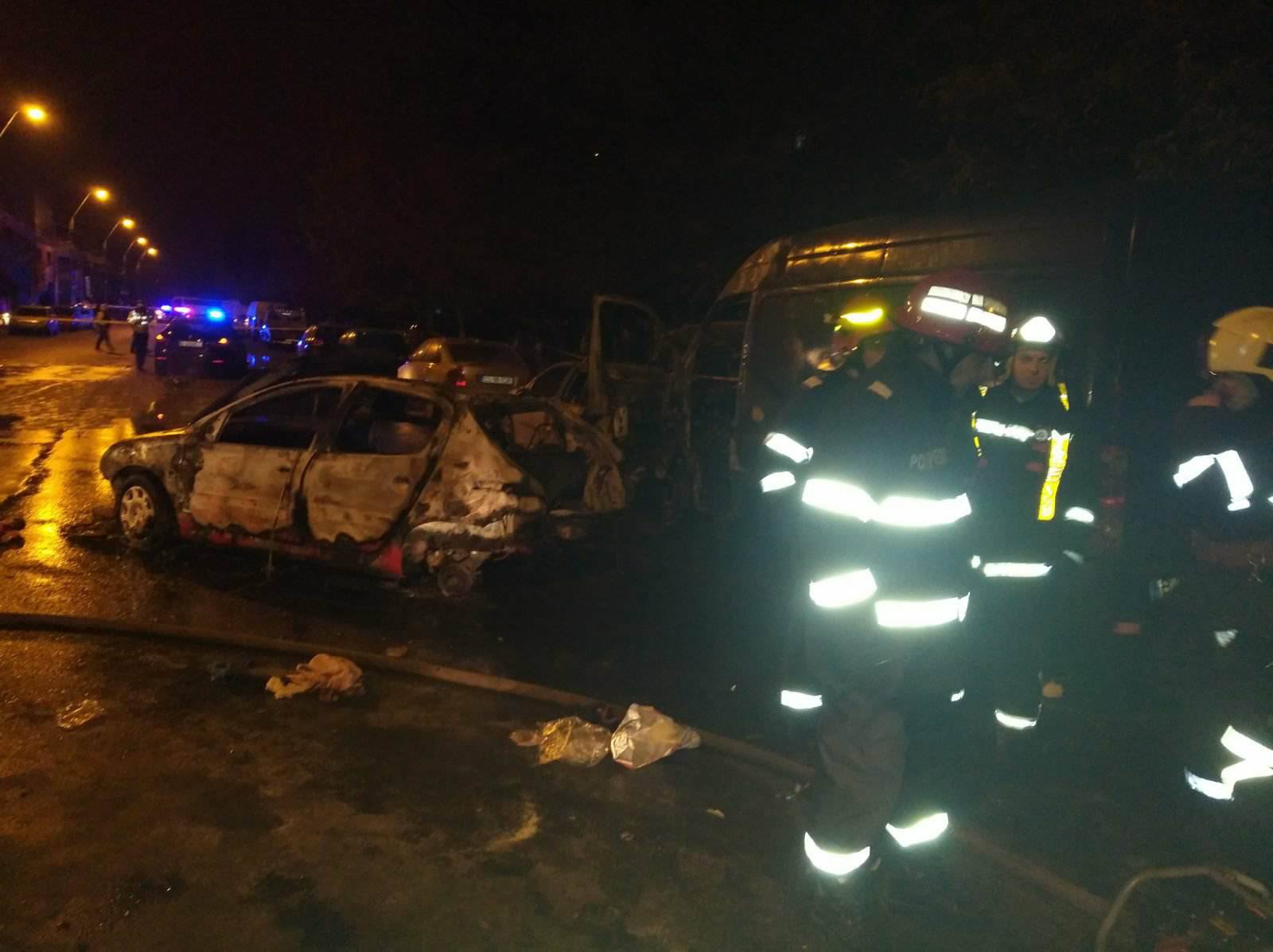 FOTO&VIDEO/ Accident cumplit în București. Patru mașini au luat foc, o femeie a murit, o altă persoană are arsuri grave