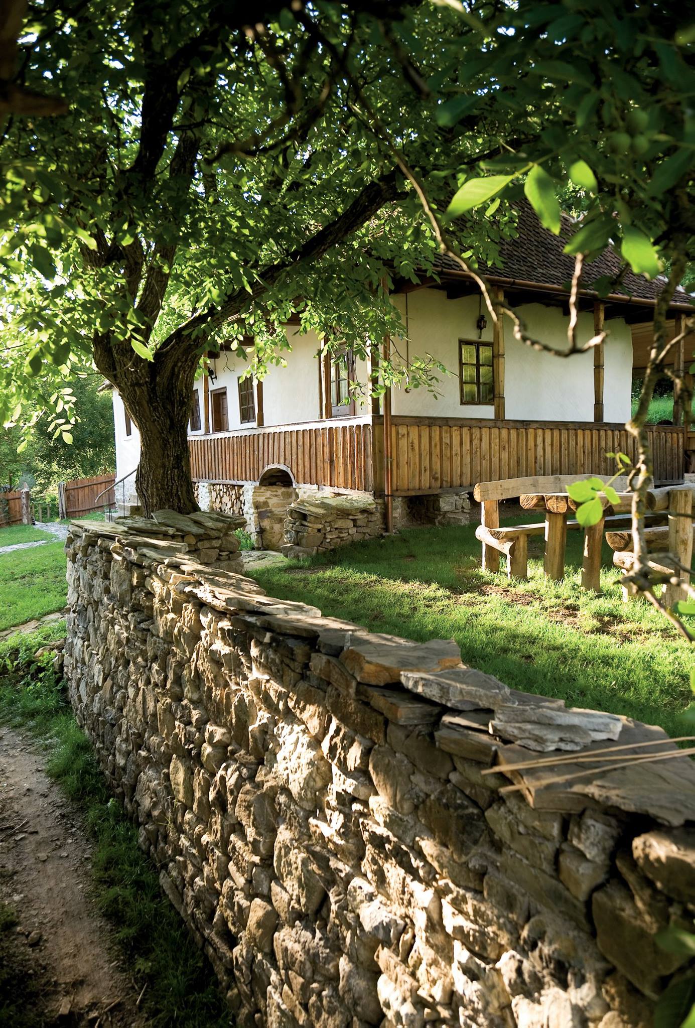 The New York Times a vizitat înainte de încoronare casa din Transilvania a regelui Charles, una dintre cele 56 de cabane, 12 case și 7 palate pe care acesta le deține