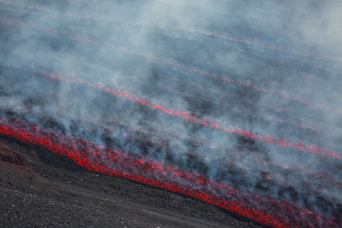 FOTO & VIDEO | Imagini spectaculoase cu erupția vulcanului Etna