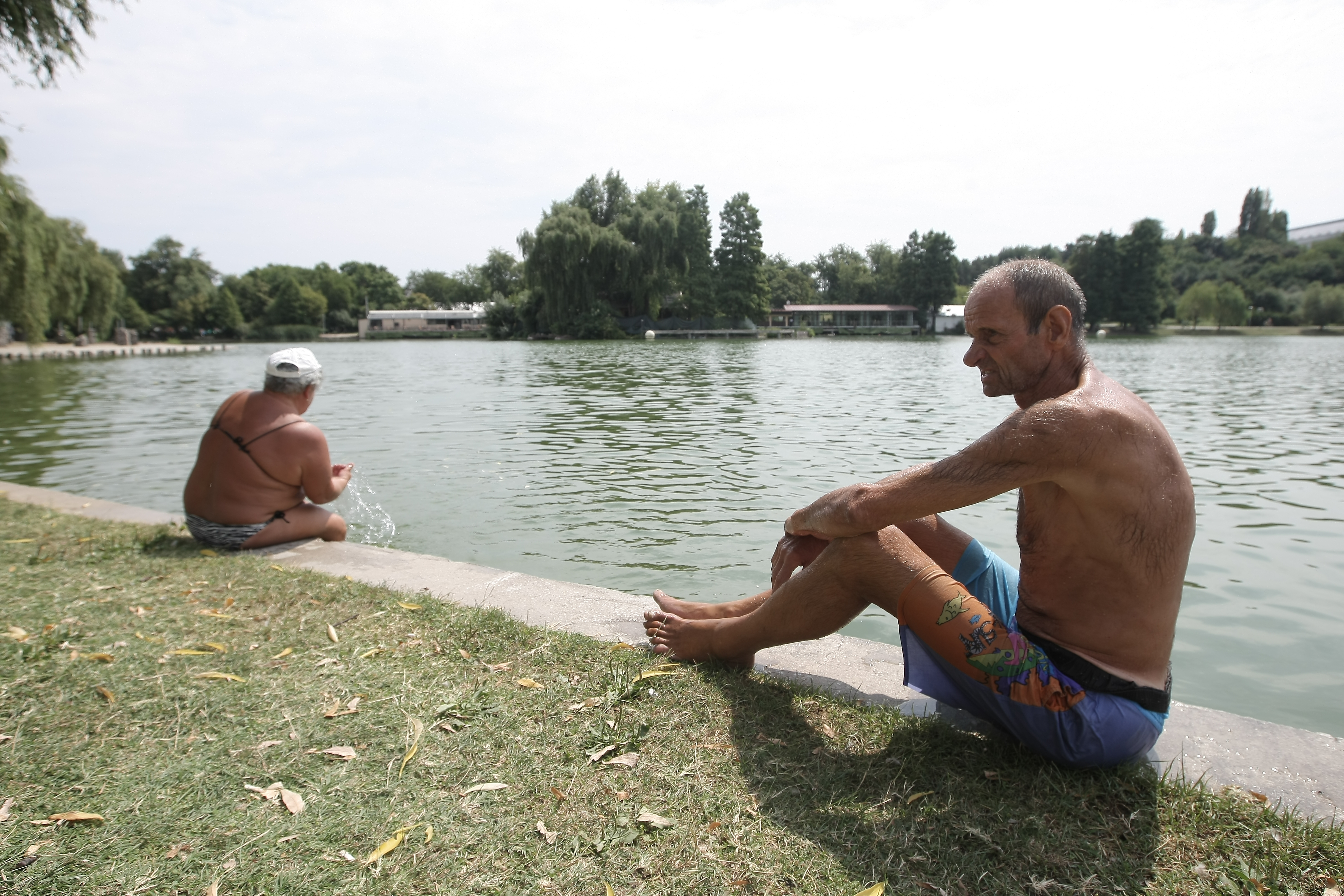 Necazurile se țin scai de Carol Haidu, fost mare portar al Stelei. De-abia se ajunge cu banii, iar recent a fost călcat de tramvai! ”Omul cu mâini de aur” a fost la un pas să-și piardă piciorul! FOTO