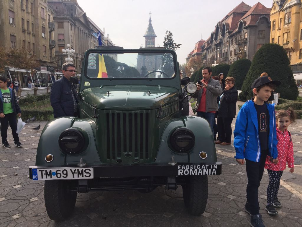 Mașina folosită de Robert Redford în filmul Havana, la Timișoara. E o replică, dar bijuteria a făcut furori printre iubitorii de mașini de epocă
