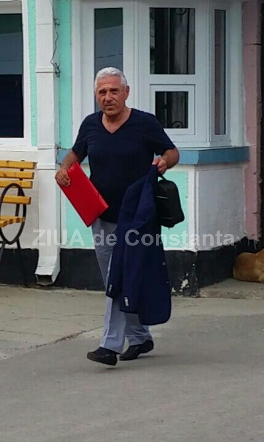 Giovani Becali nu s-a schimbat deloc în pușcărie. Imagini inedite cu fostul impresar, eliberat miercuri. Party cu mici și bere