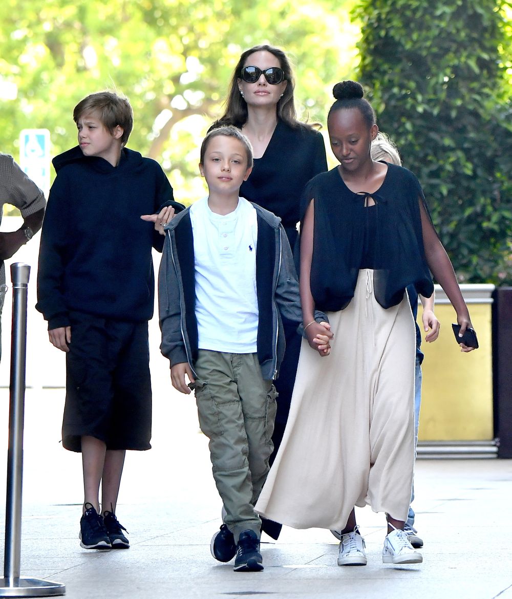 Fiica Angelinei Jolie și a lui Brad Pitt ar urma un tratament de schimbare de sex. Shiloh Jolie-Pitt are 12 ani