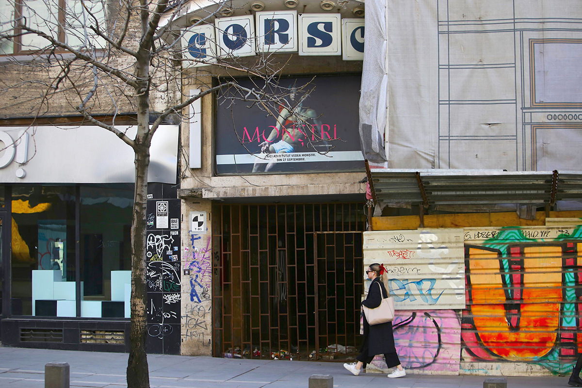 FOTO. Ce s-a ales de „Broadway-ul” din Capitală? Cele mai tari cinematografe din București au devenit locuri părăsite, pline de mizerie. „Erau cozi ca la balamuc, rulau filmele unul după altul”