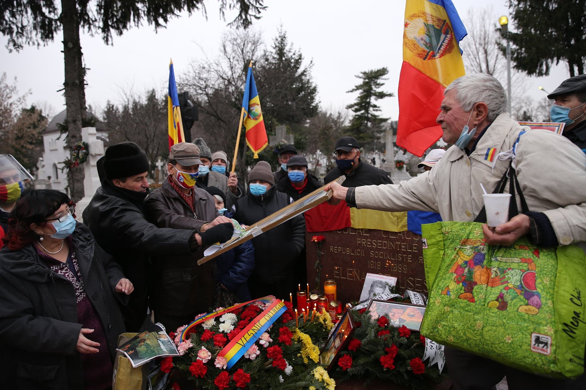VIDEO | Nostalgicii lui Nicolae Ceaușescu au comemorat 103 ani de la nașterea fostului dictator