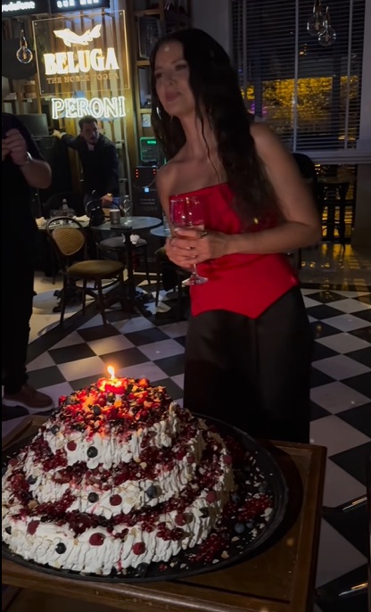 Imagini de la petrecerea de ziua Iuliei Pârlea de la Pro TV. Andreea Esca s-a distrat alături de colegi și a dansat cu Cosmin Stan: „Ne-a plăcut la ziua ta”