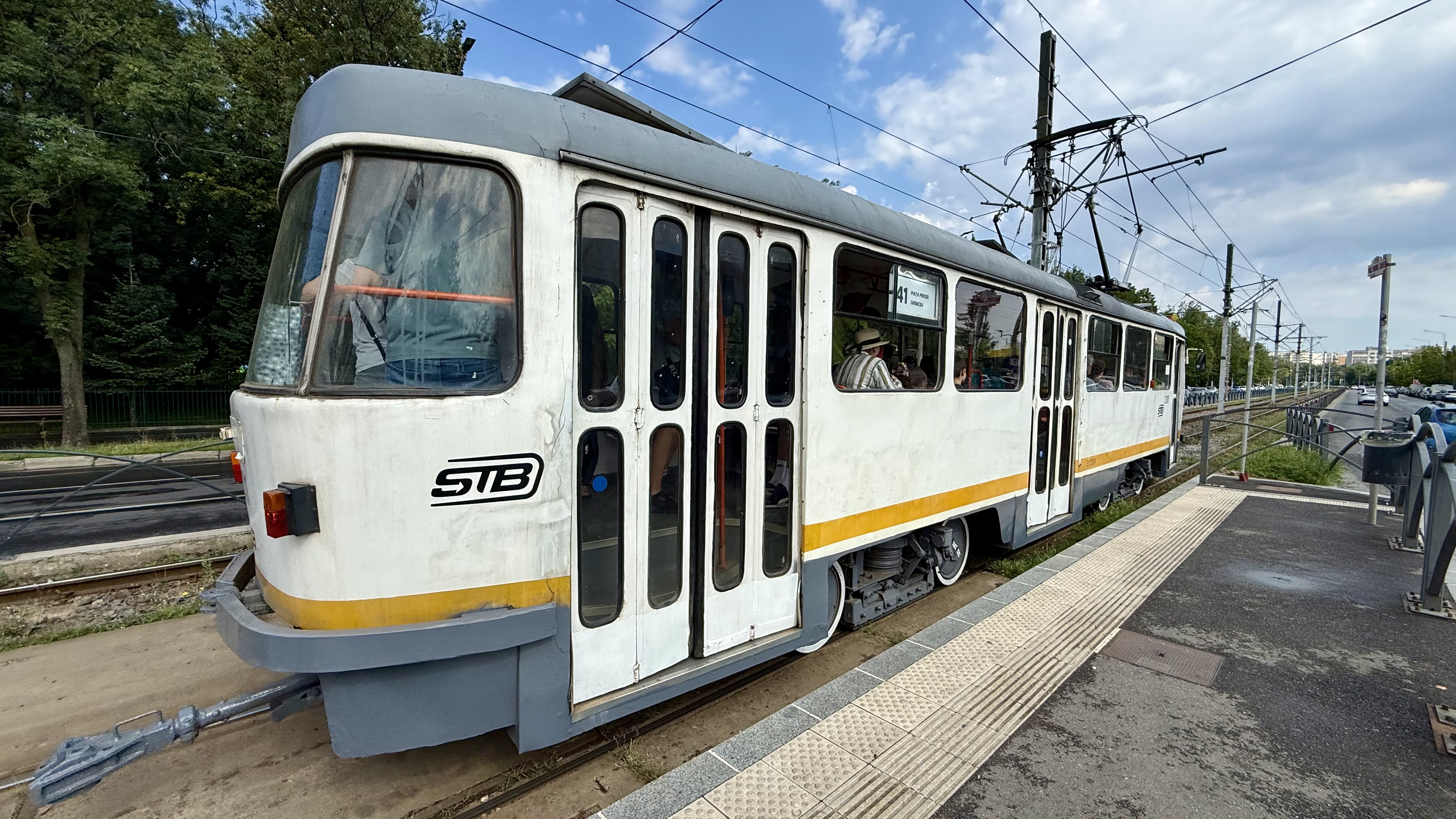 Am mers cu tramvaiul Tatra în drumul spre depou. După 53 de ani, garniturile își iau rămas-bun de la București