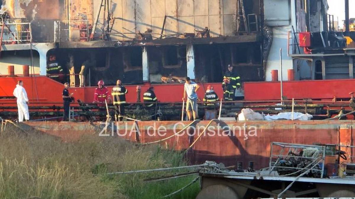 Incendiu puternic în Portul Midia, unde o navă încărcată cu minereu a luat foc. Ce au distrus flăcările