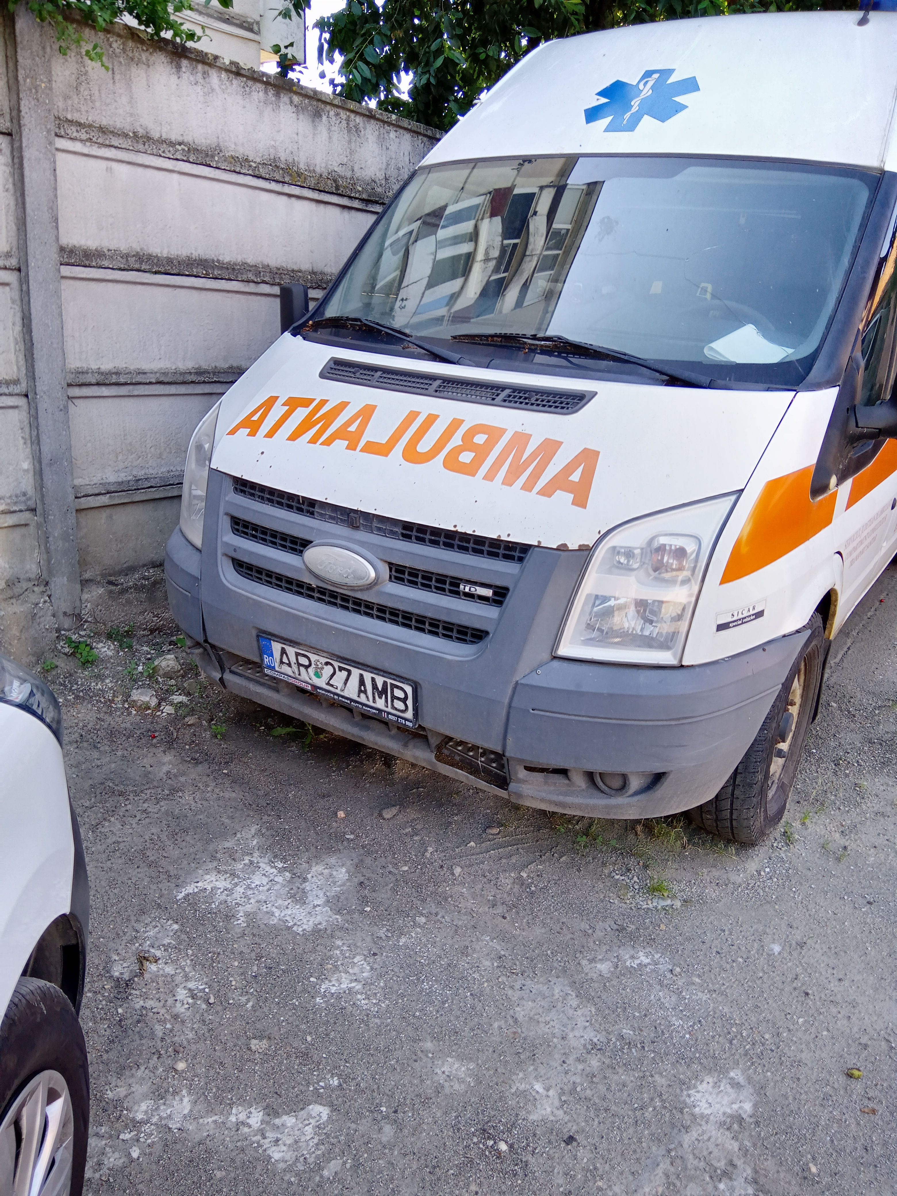 Medicii și personalul de la Salvare din toată țara ne-au trimis imagini cu ambulanțele preistorice, cu un milion de kilometri la bord