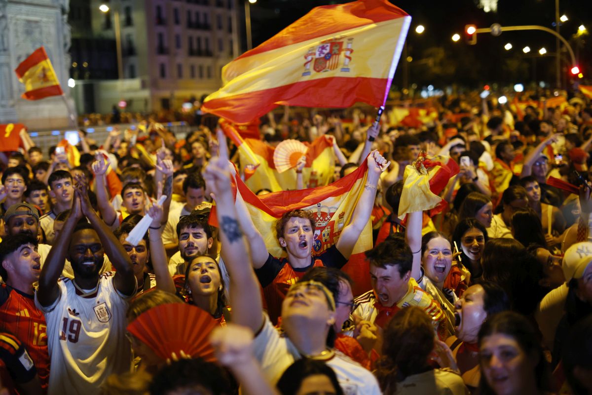 Sărbătoare în Spania. Zeci de mii de fani au ieșit pe străzile din Madrid după victoria cu Argentina din finala Cupei Mondiale 2026