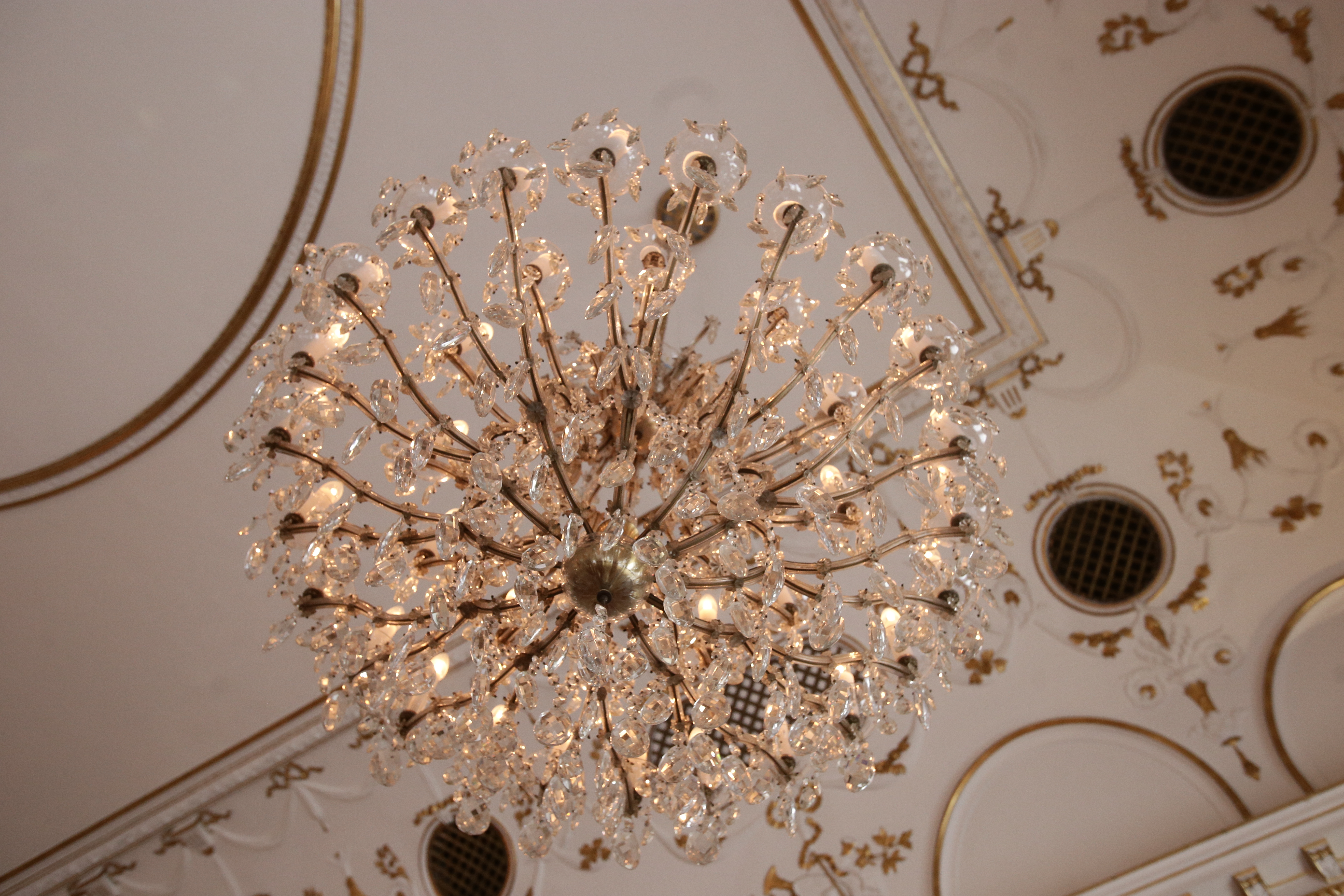 CORESPONDENȚĂ DIN BUDAPESTA/ Am fost în restaurantul unde va avea loc nunta lui Borcea. Ospătarii fac repetiții, oaspeții vor fi întâmpinați cu urări în limba română! FOTO&VIDEO