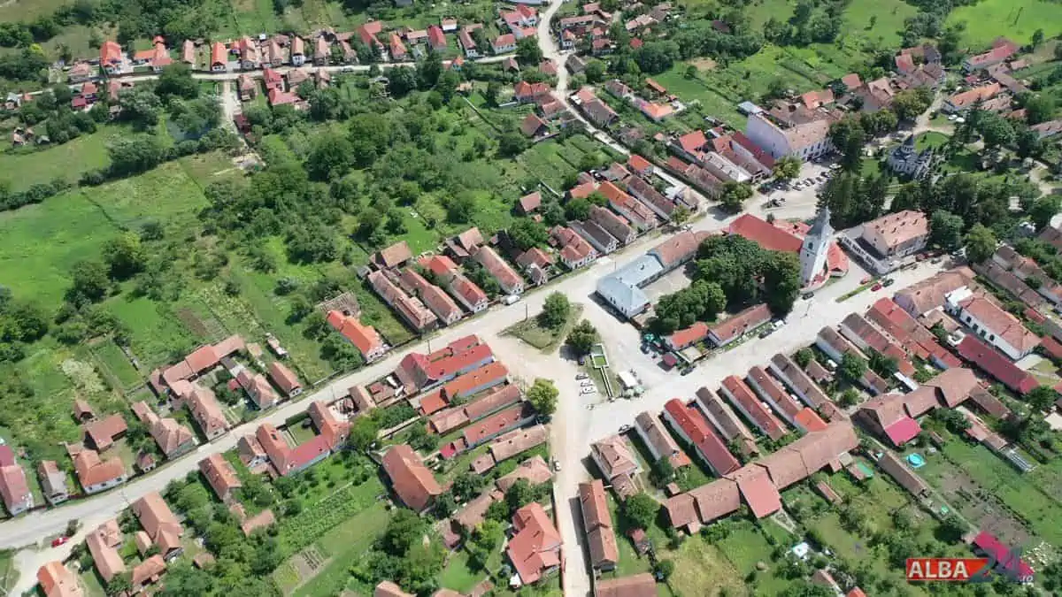 VIDEO. Cum arată comuna din România care se întreține 100% din turism. Este în top 10 cele mai frumoase din țară