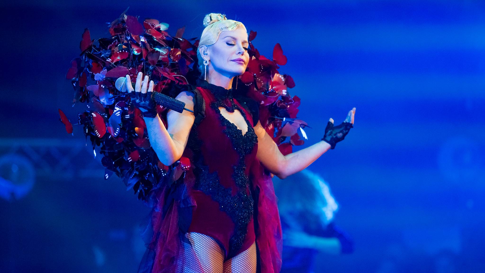 Loredana, în genunchi pe scenă. A cântat cu lacrimi în ochi | FOTO&VIDEO