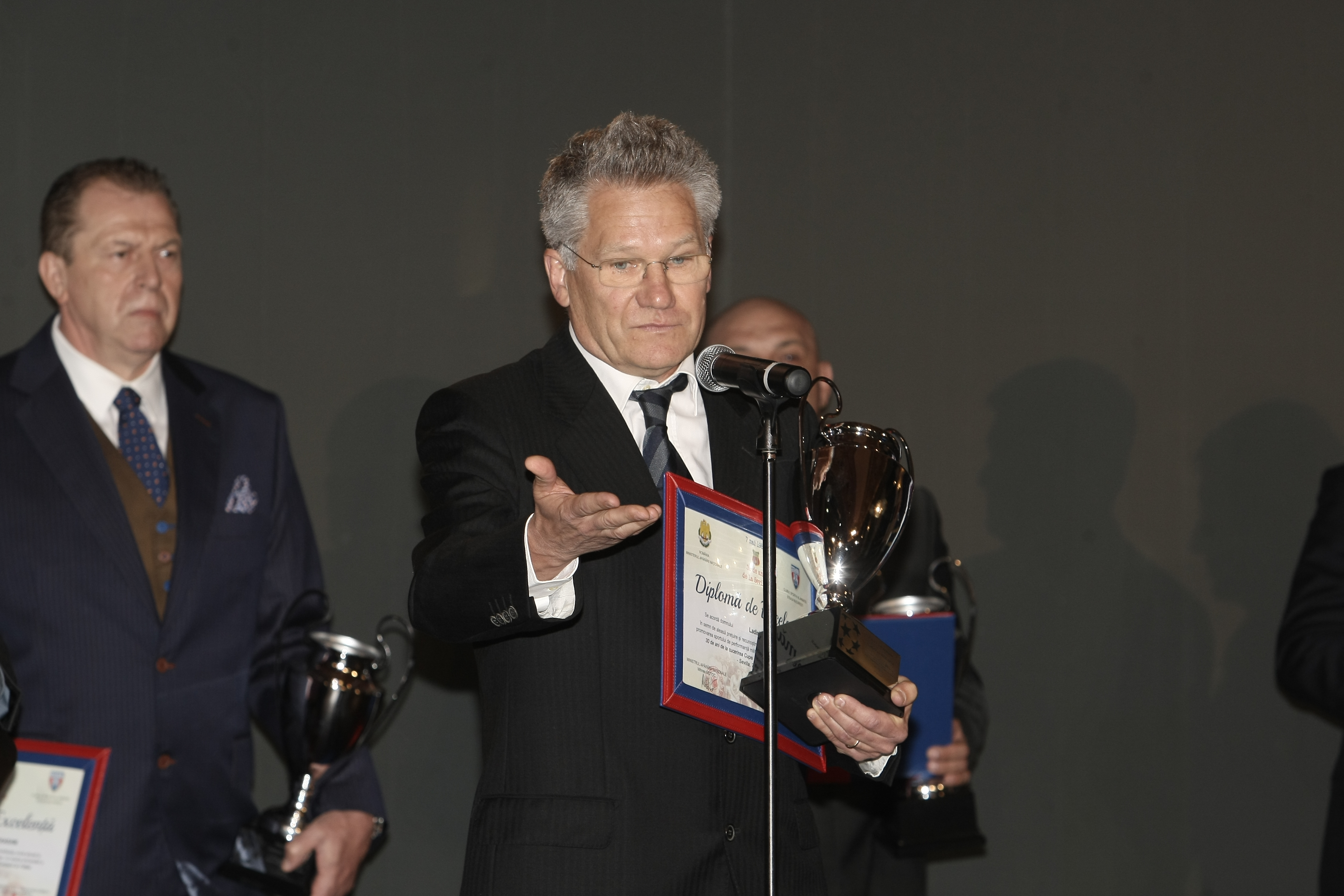 Eroii de la Sevilla au fost premiați de CSA Steaua, cu ocazia împlinirii a 30 de ani de la câștigarea CCE / FOTO și VIDEO