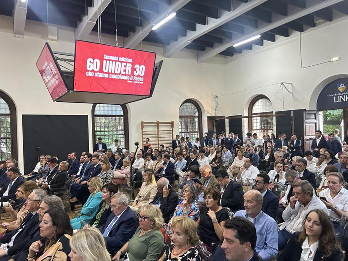 Românul Claudiu Stănășel, printre cei mai influenți tineri din Italia. El este vicepreședintele Consiliului Local din Prato