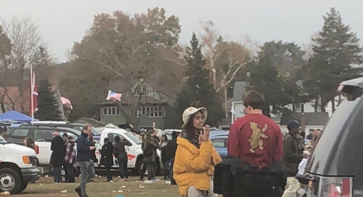 FOTO| Malia Obama surprinsă sărutându-se cu un tânăr de la Harvard