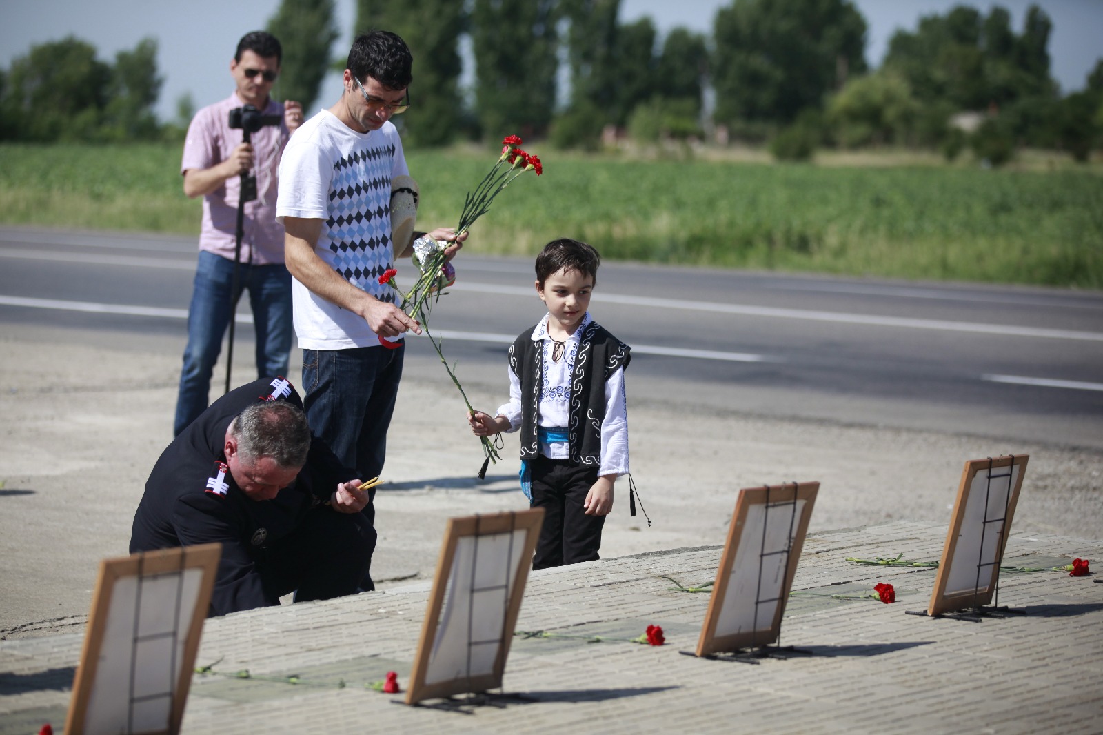 FOTOREPORTAJ: 14 ani de la tragedia din Mihăilești: "Sunt ani de durere, de lacrimi, de neputință și de boală"