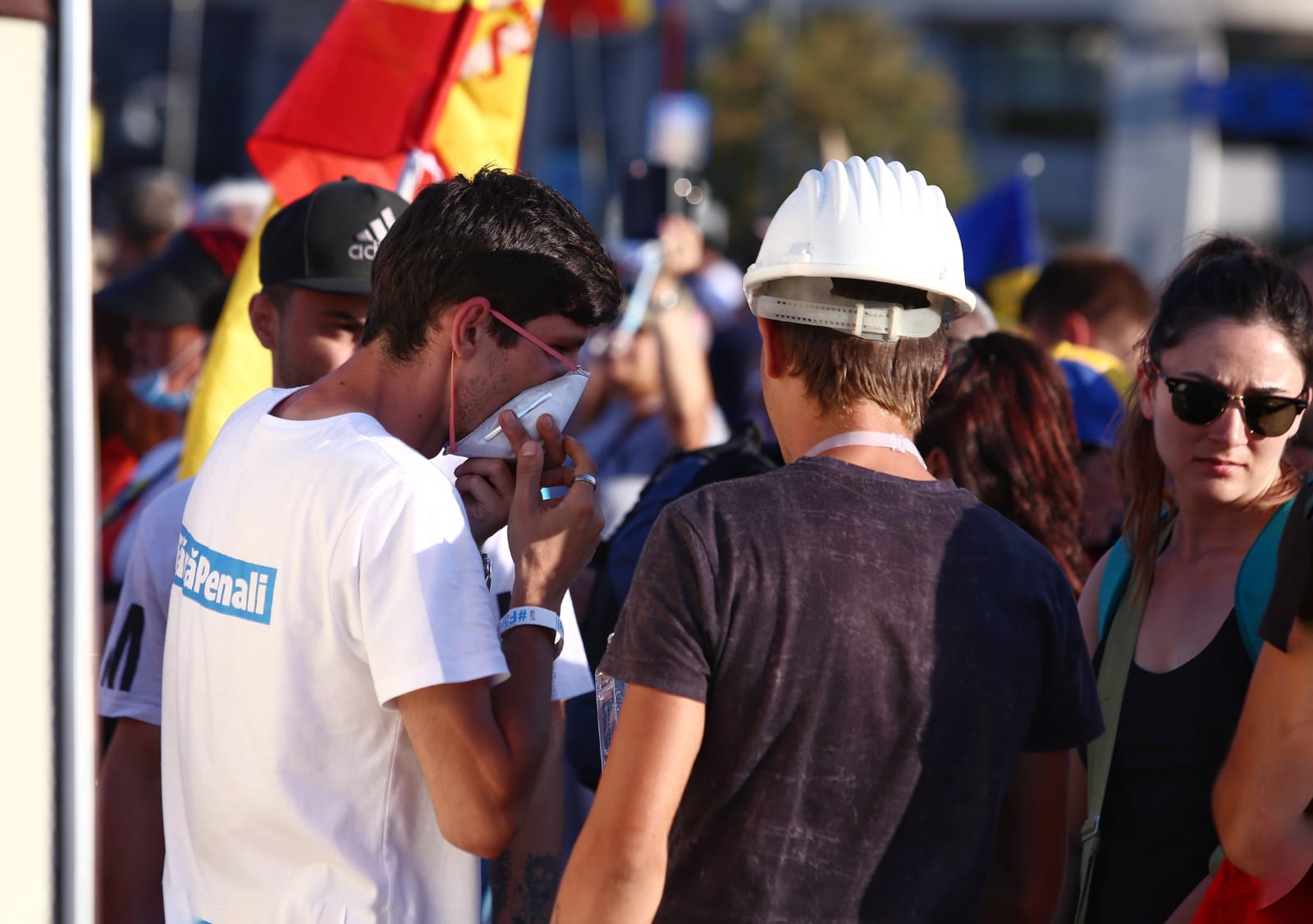 FOTO&VIDEO/ 50.000 de persoane au protestat în Piața Victoriei. Manifestația a fost una pașnică