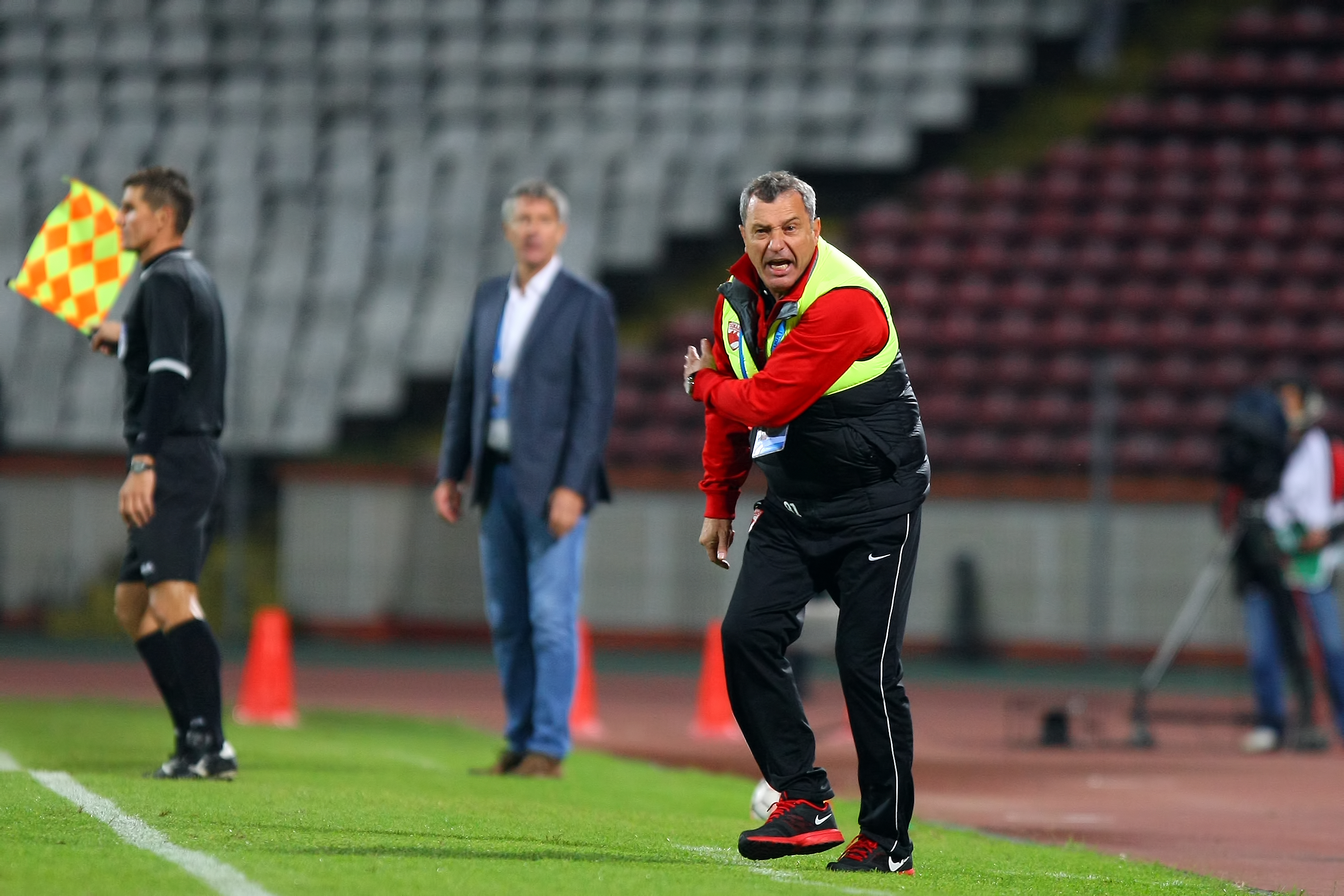 LIGA I LA FOTBAL, etapa a 14-a / Scandal după meciul Dinamo - ASA Tîrgu Mureș 2-1. ^Ardelenii protestează oficial printr-un comunicat în care reclamă un ”fault evident și lipsă de fair-play”! GALERIE FOTO