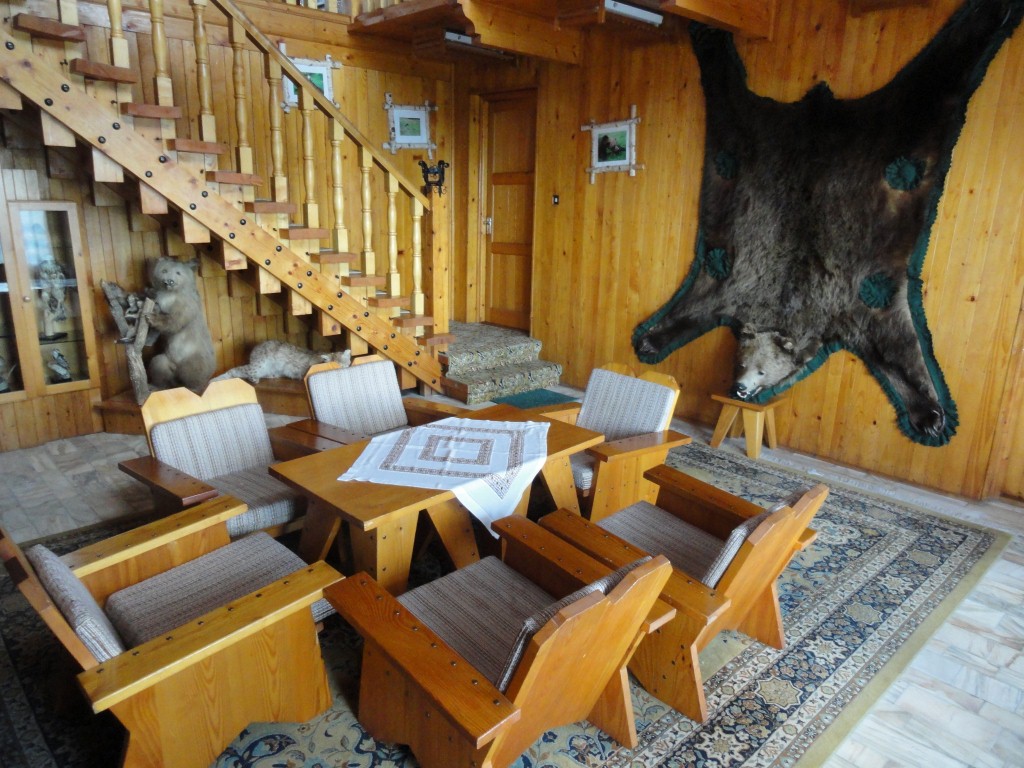 Cabana de vânătoare de la Dealul Negru a lui Ceaușescu a fost făcută scrum!
