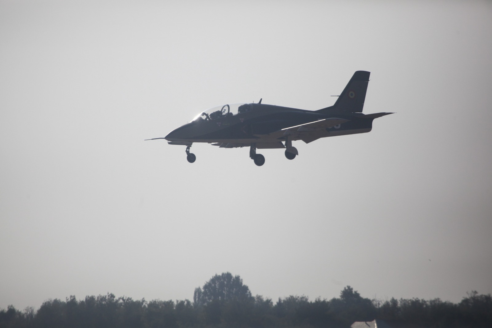 GALERIE FOTO/ Ea este prima femeie din România care a ajuns instructor pe un avion cu reacție. Oana Ardelean a decis să devină pilot încă din clasa a VII-a