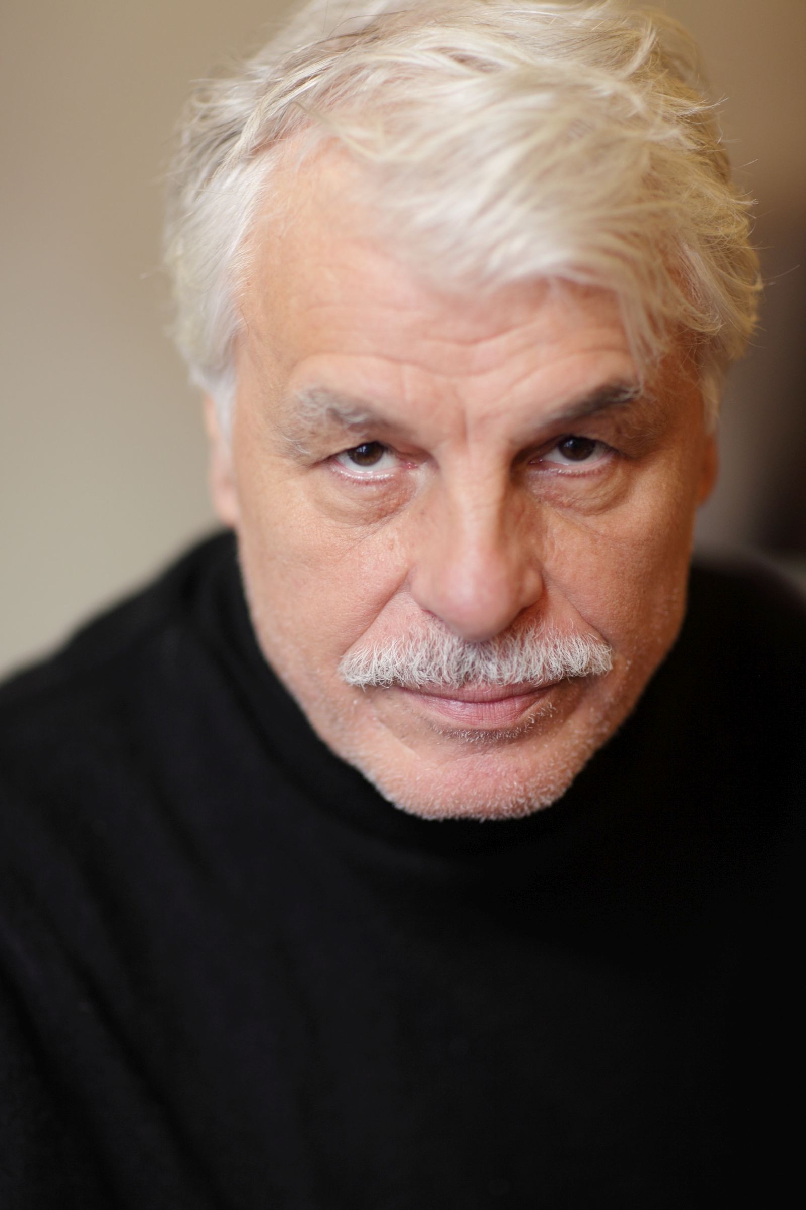 FOTO | Îl mai ții minte pe comisarul Corrado Cattani din serialul Caracatița? Uite cum arată acum