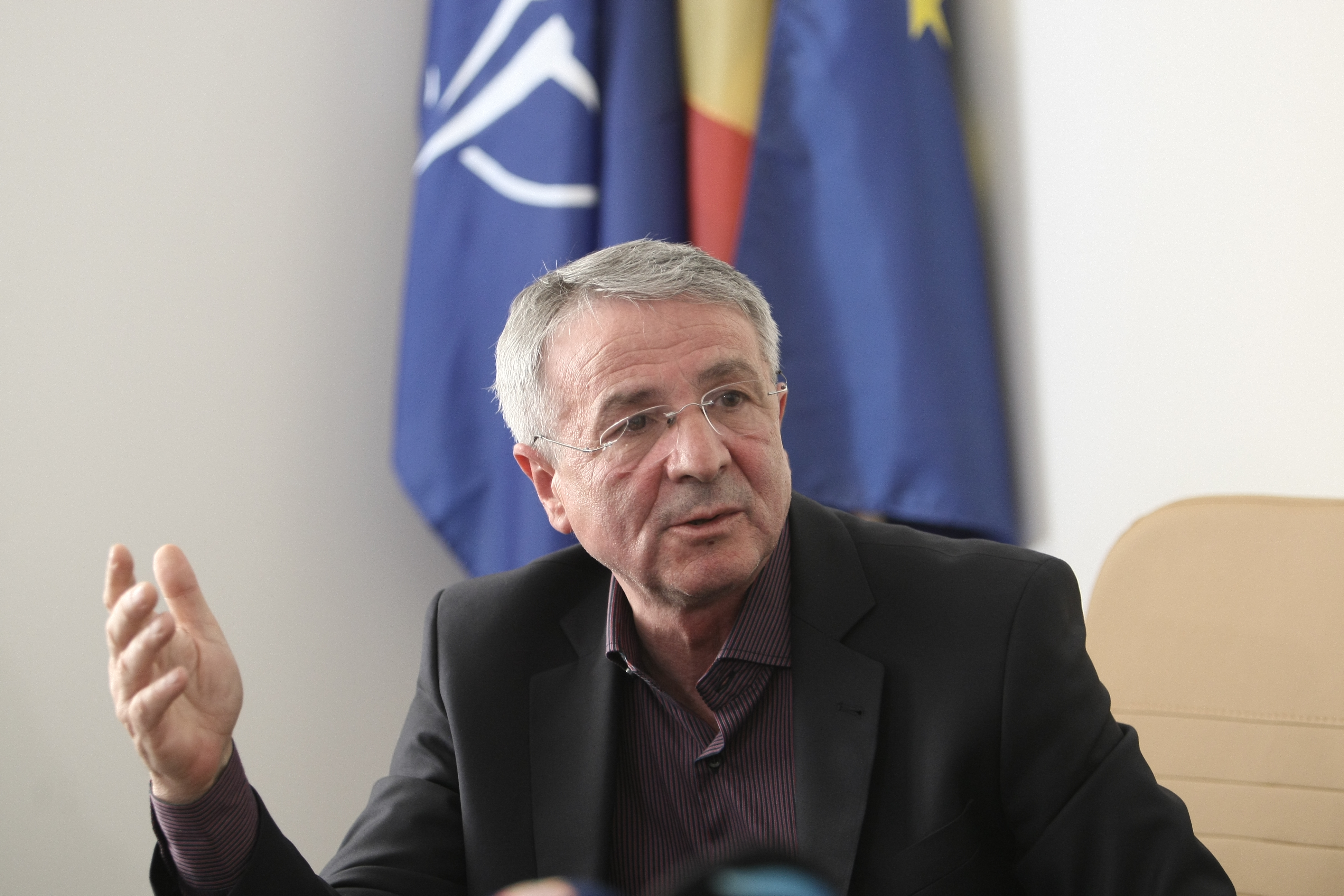 Marius Lăcătuș a ales: Ion Ion este noul antrenor al echipei CSA Steaua. ”Ozonel”, prezentat azi. Primele declarații: ”Palmaresul e la noi”. Reacția lui Gigi | FOTO
