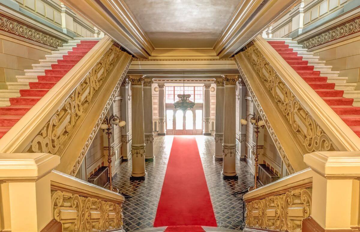 Palatul Bragadiru din București, scos la vânzare. Câți bani se cer pe monumentul istoric și ce spune ministrul culturii