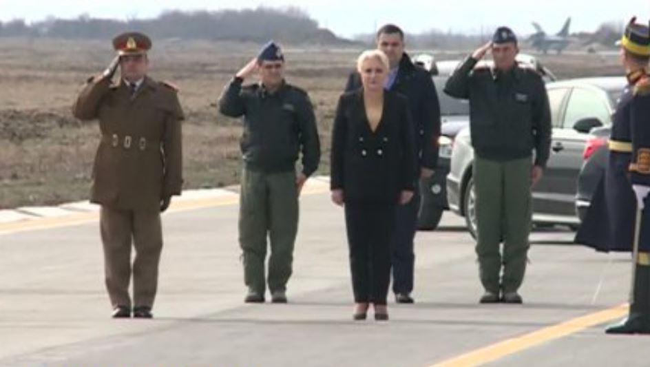 Avioanele F16 intră, de azi, în flota Poliției Aeriene Române. Premierul Viorica Dăncilă participă la eveniment