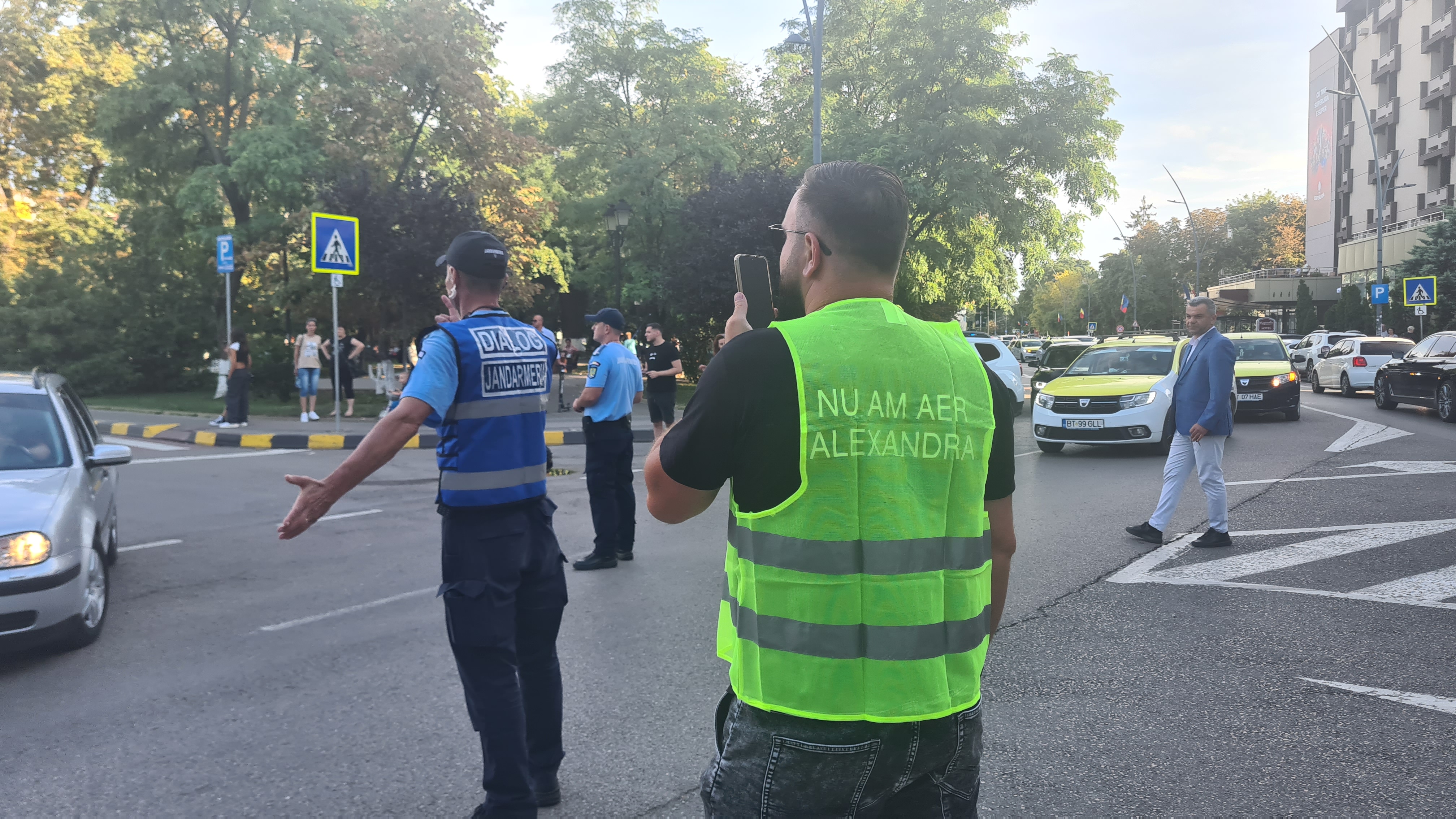 REPORTAJ. „Nici noi nu mai avem aer!” Botoșaniul fierbe și cere ca toți românii să se alăture protestelor, ca să nu se mai repete ce i s-a întâmplat Alexandrei
