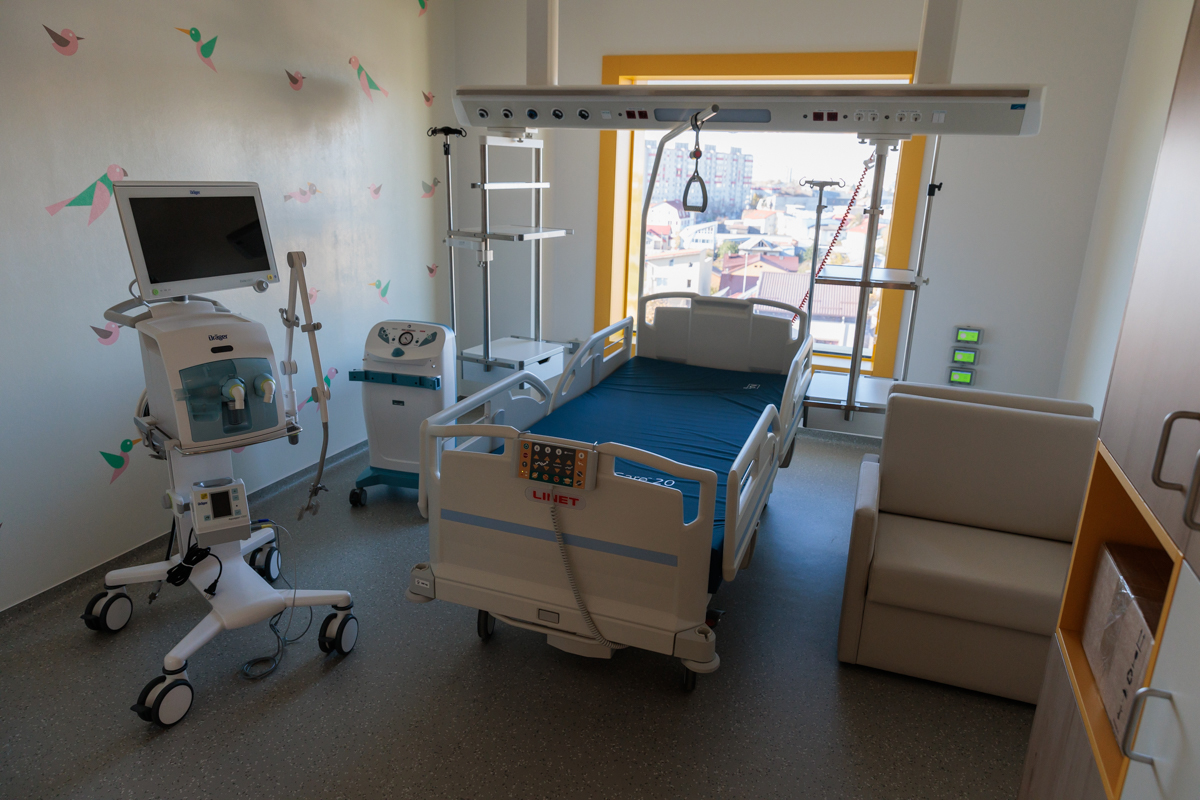 ZIUA NAȚIONALĂ. Oamenii echipei de la Dăruiește Viață, care au construit spitalul pentru copiii cu boli grave, răspund de 1 Decembrie la întrebarea „Ce înseamnă să fii patriot român?”