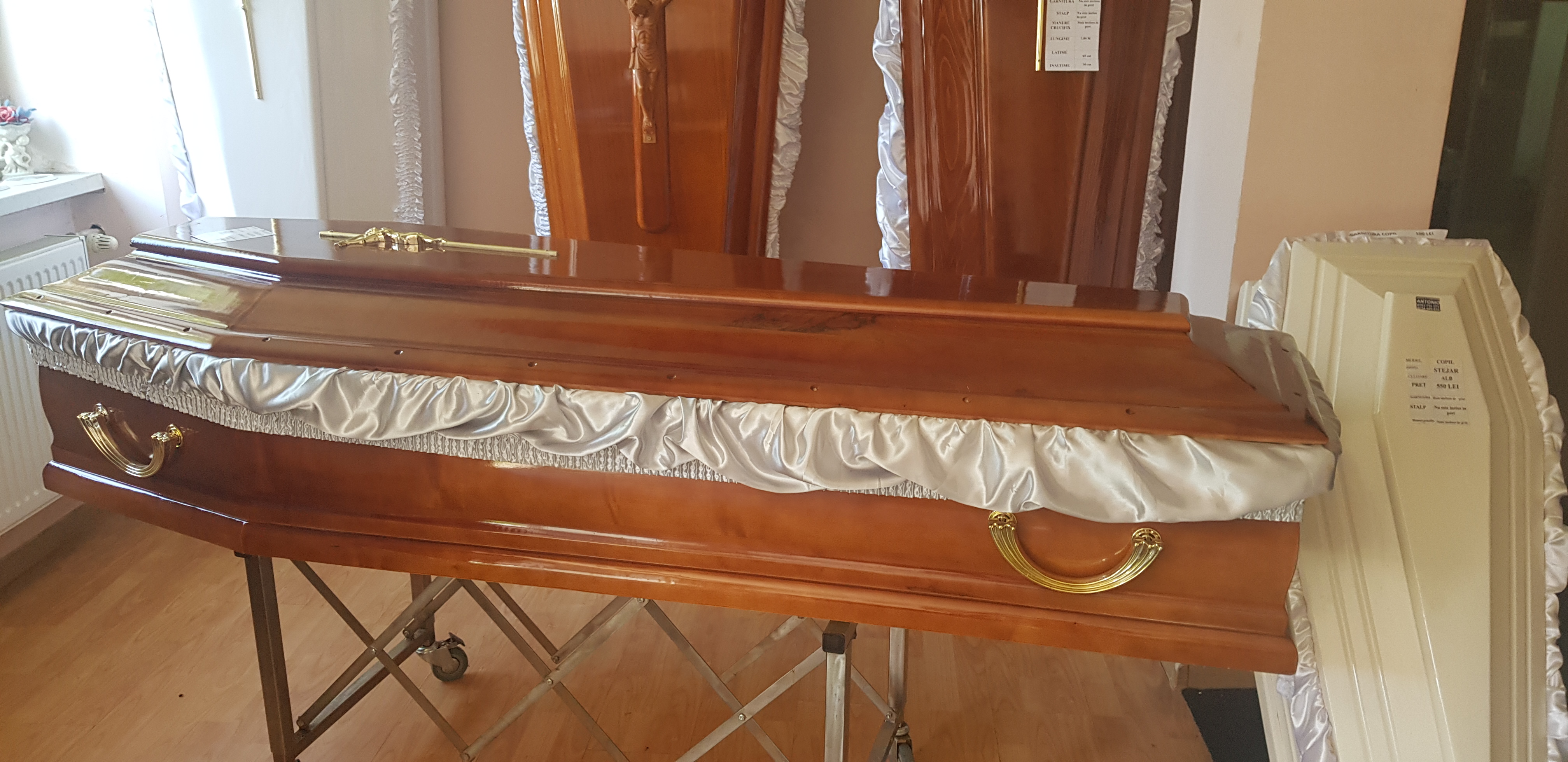 Capacele frigorifice mortuare, ultima fiță la înmormântări. Pot fi setate până la -26 grade Celsius/ FOTO