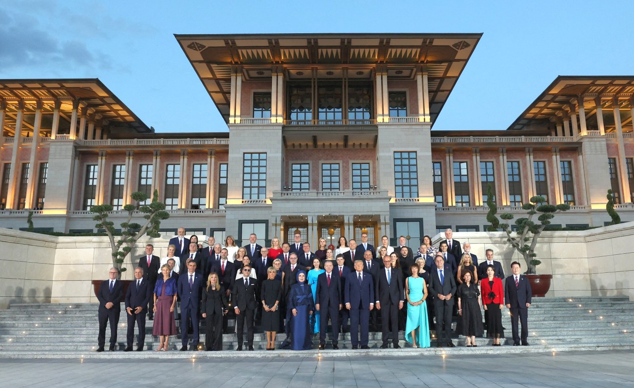 Unde au stat Nicușor Dan și Mirabela Grădinaru la fotografia de grup cu liderii NATO făcută la Ankara
